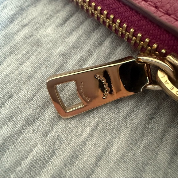 Coach / Bag Raspberry Pink w/Gold Chain & detachable Crossbody Strap - Picture 12 of 12